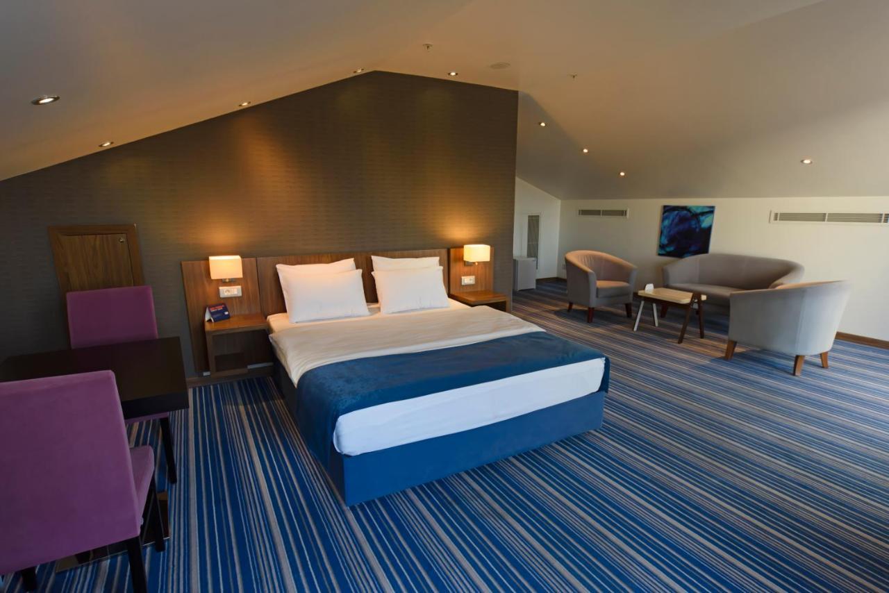 Holiday Inn Express Istanbul-Altunizade By Ihg Bagian luar foto