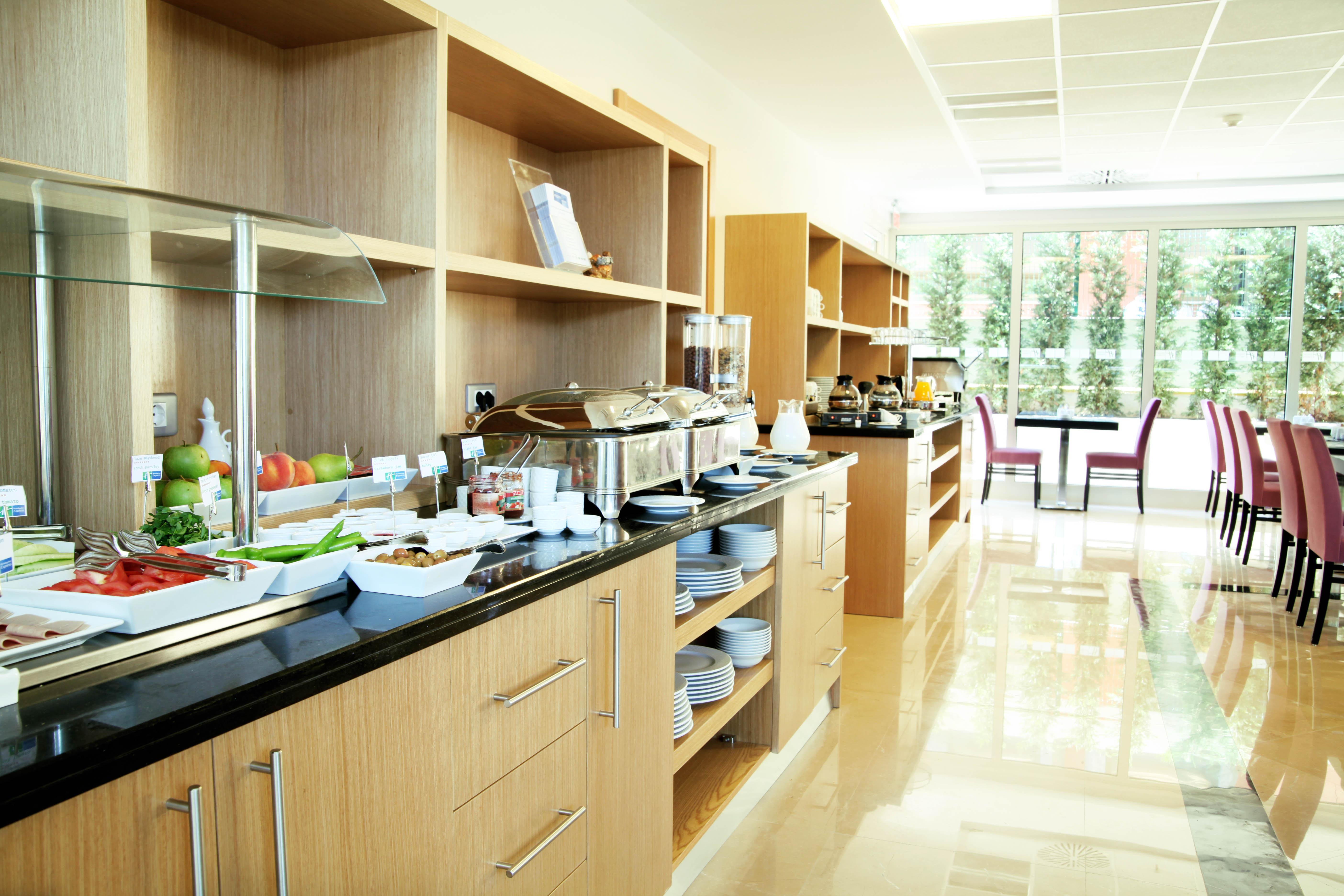Holiday Inn Express Istanbul-Altunizade By Ihg Bagian luar foto