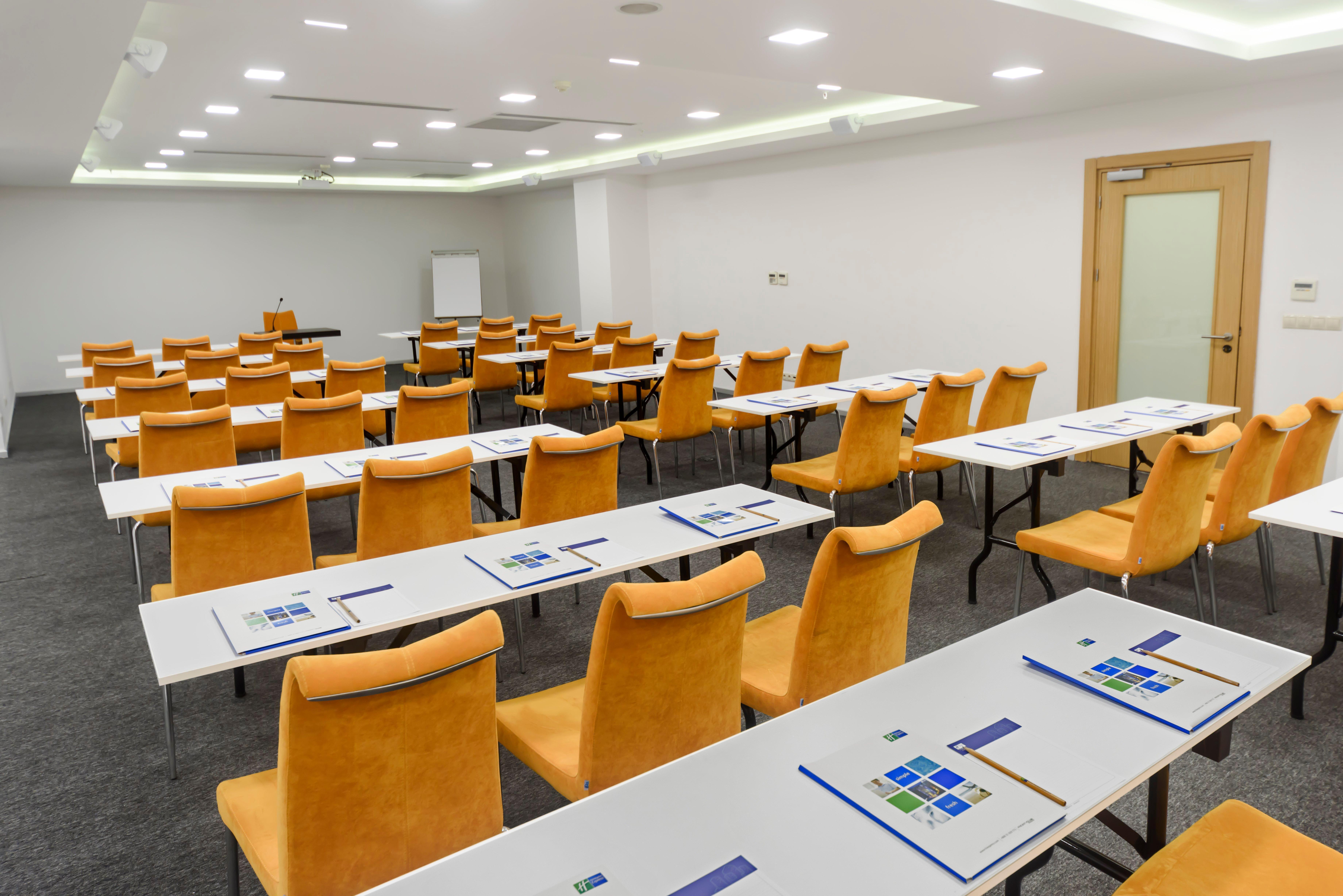 Holiday Inn Express Istanbul-Altunizade By Ihg Bagian luar foto