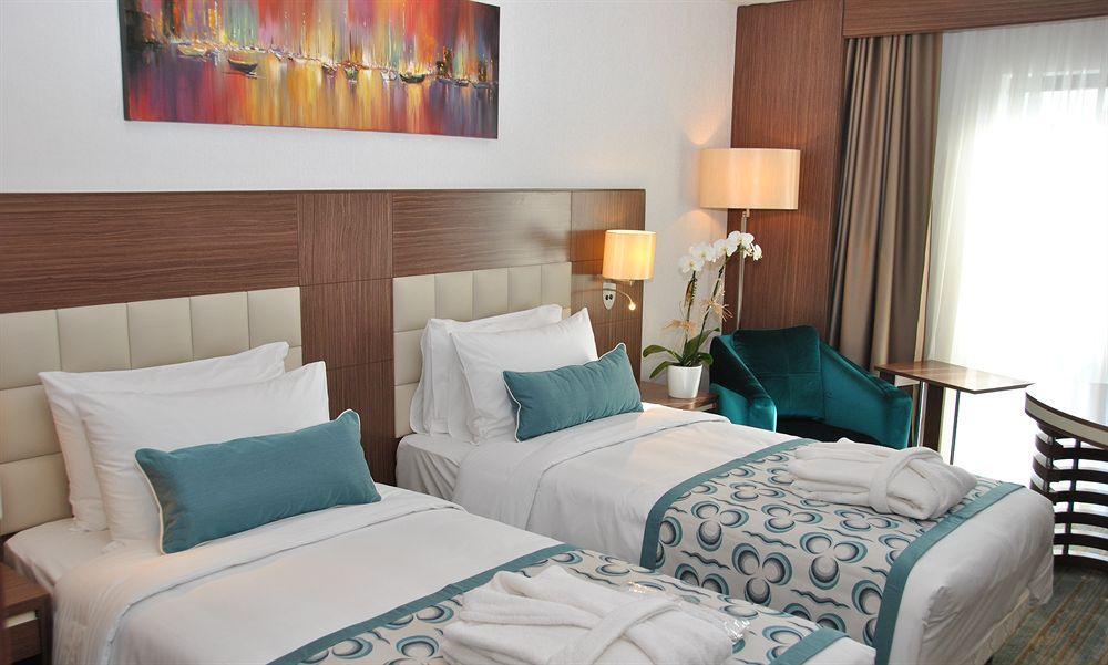 Holiday Inn Express Istanbul-Altunizade By Ihg Bagian luar foto