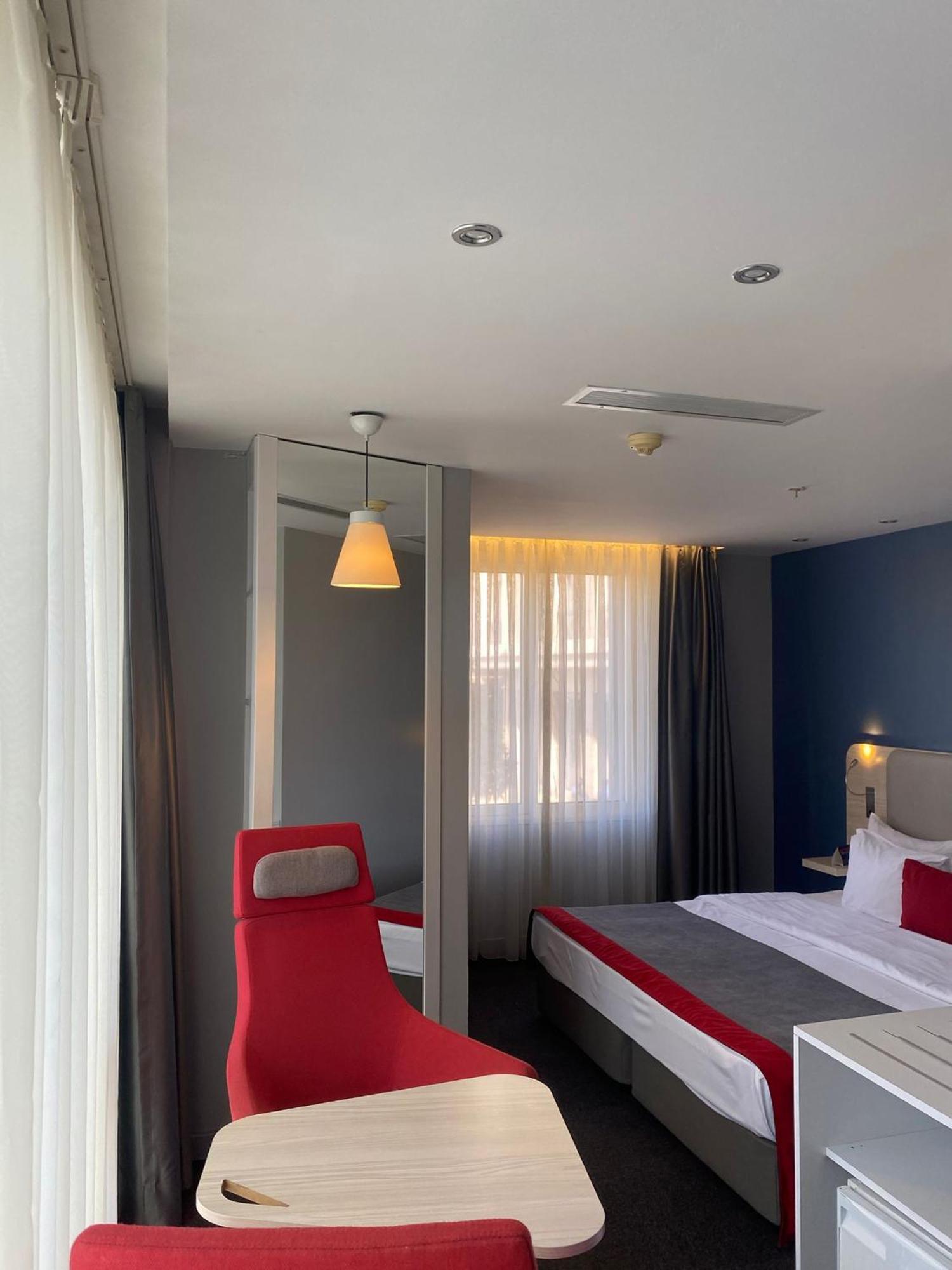 Holiday Inn Express Istanbul-Altunizade By Ihg Bagian luar foto