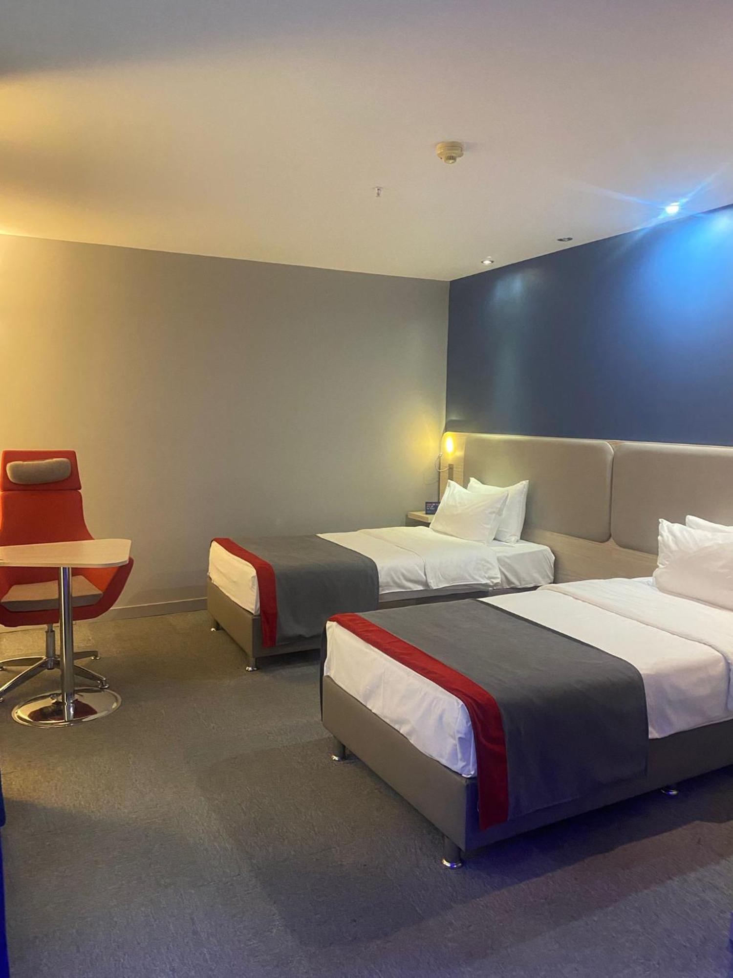 Holiday Inn Express Istanbul-Altunizade By Ihg Bagian luar foto