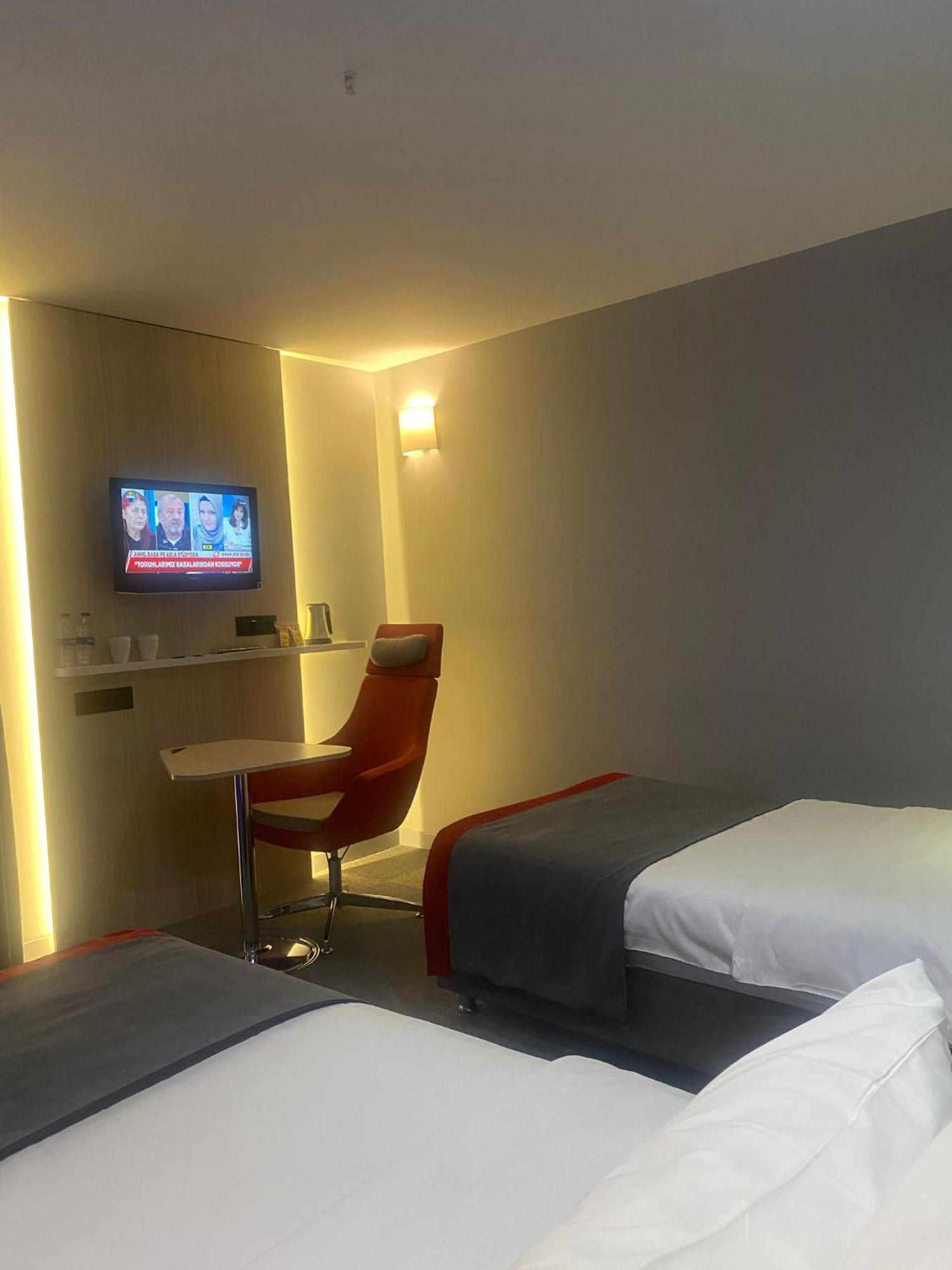 Holiday Inn Express Istanbul-Altunizade By Ihg Bagian luar foto