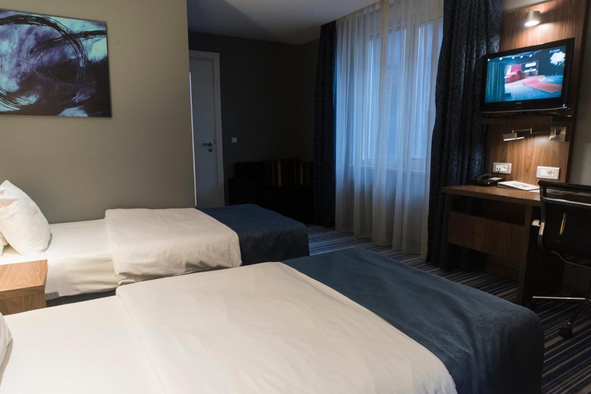Holiday Inn Express Istanbul-Altunizade By Ihg Bagian luar foto