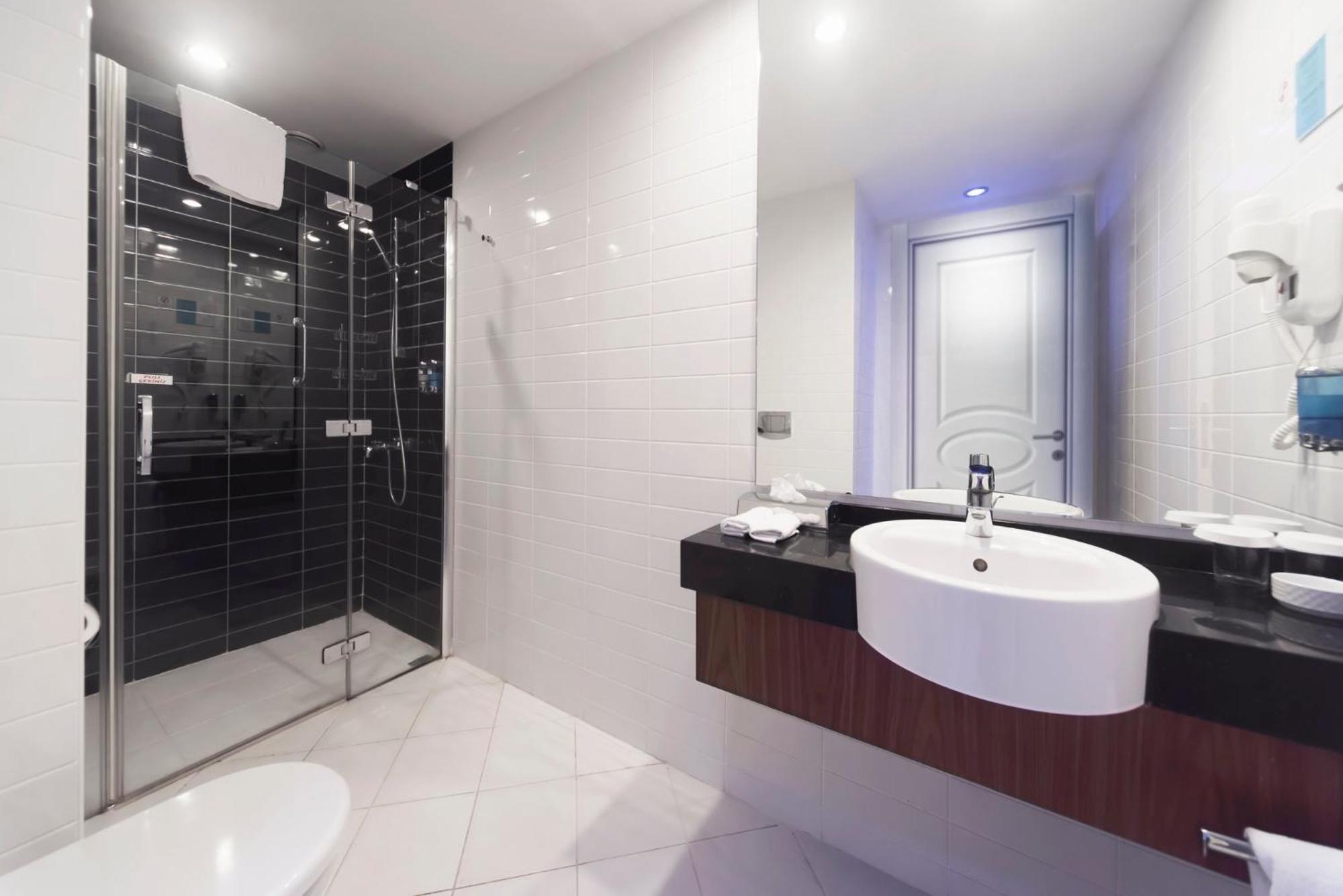 Holiday Inn Express Istanbul-Altunizade By Ihg Bagian luar foto