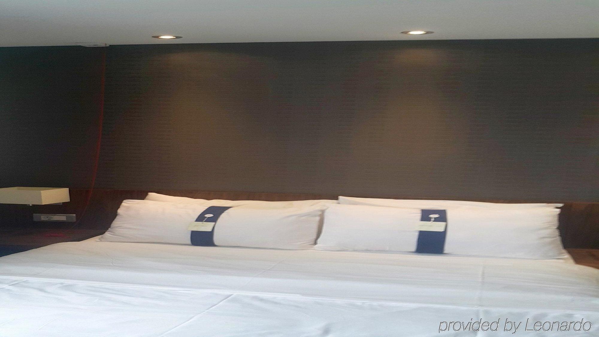 Holiday Inn Express Istanbul-Altunizade By Ihg Bagian luar foto