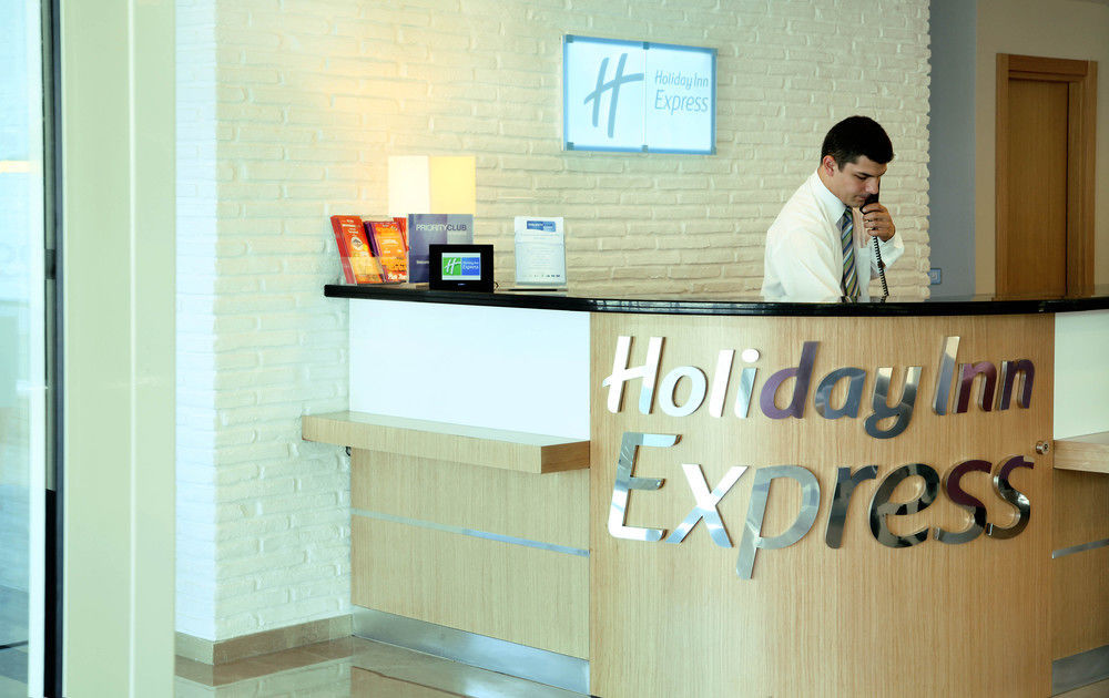 Holiday Inn Express Istanbul-Altunizade By Ihg Bagian luar foto