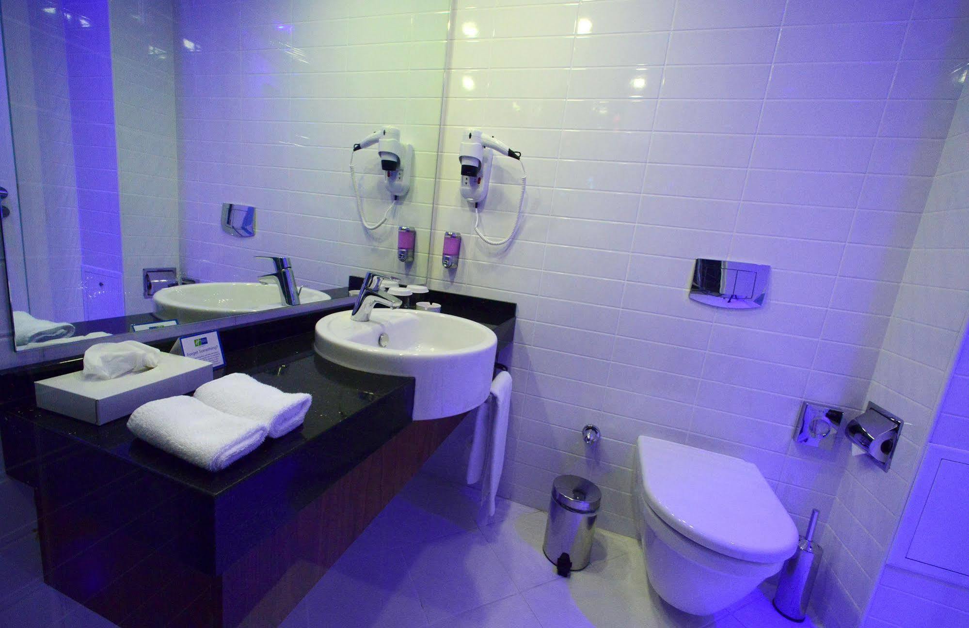 Holiday Inn Express Istanbul-Altunizade By Ihg Bagian luar foto