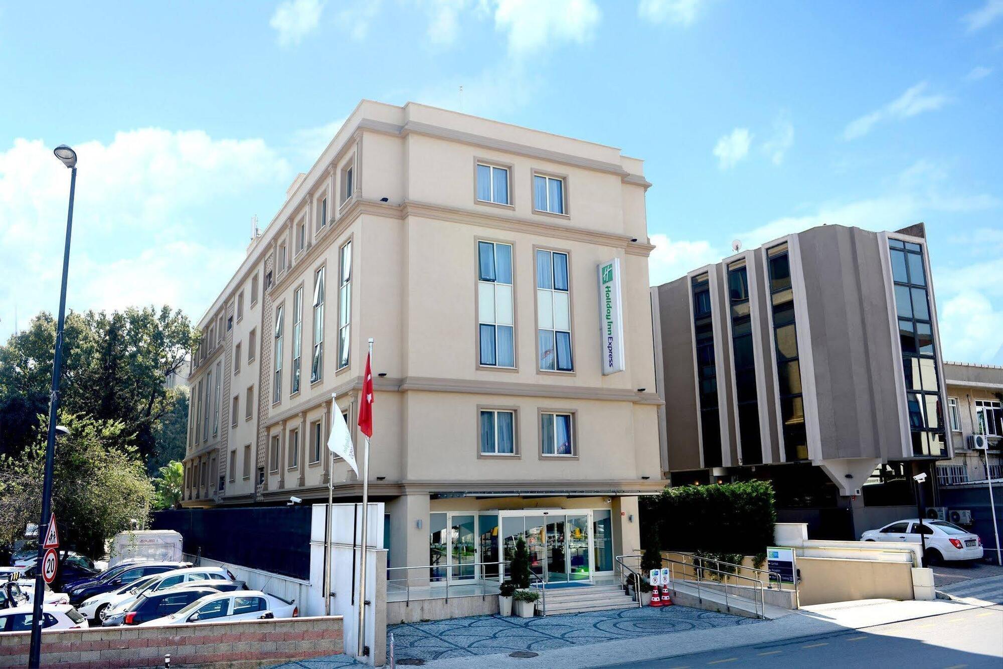 Holiday Inn Express Istanbul-Altunizade By Ihg Bagian luar foto