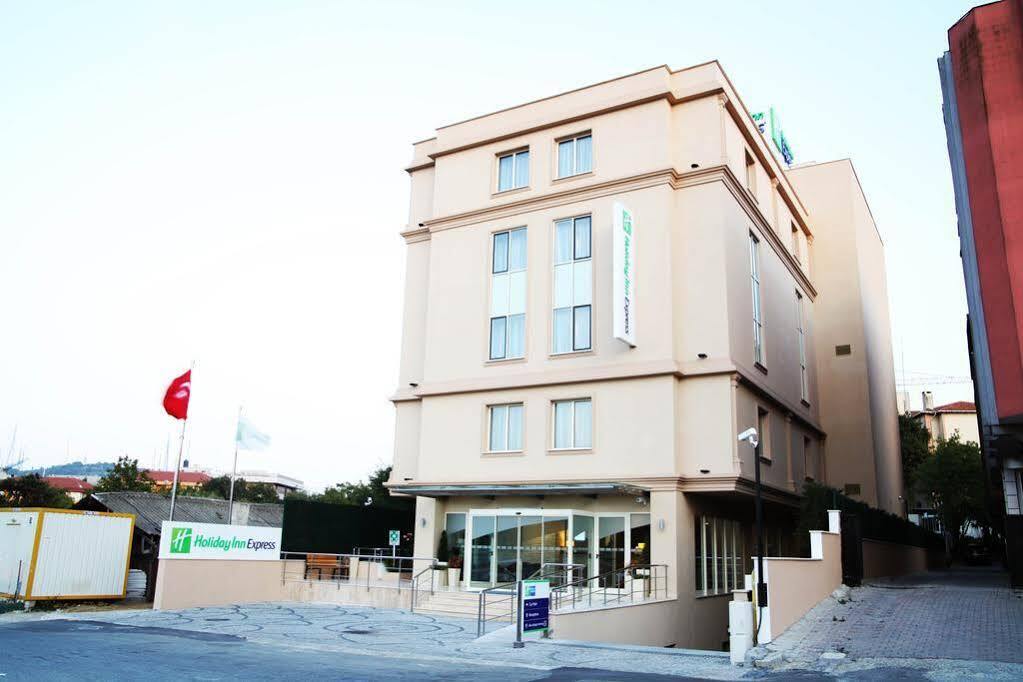 Holiday Inn Express Istanbul-Altunizade By Ihg Bagian luar foto