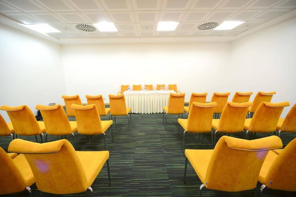 Holiday Inn Express Istanbul-Altunizade By Ihg Bagian luar foto