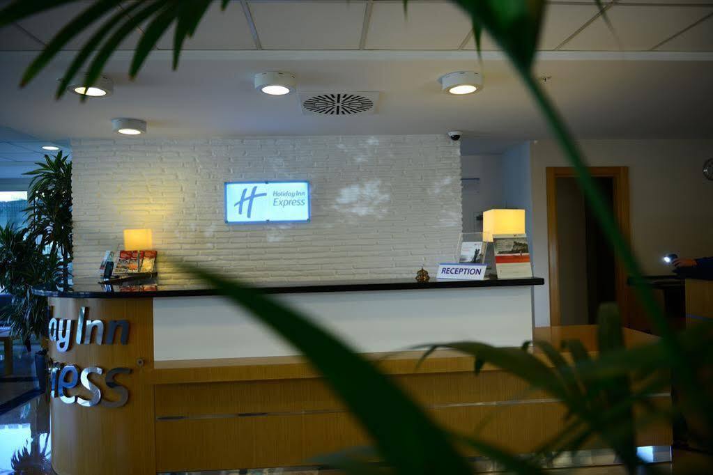 Holiday Inn Express Istanbul-Altunizade By Ihg Bagian luar foto