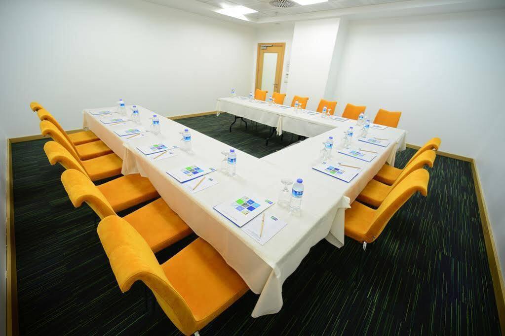 Holiday Inn Express Istanbul-Altunizade By Ihg Bagian luar foto